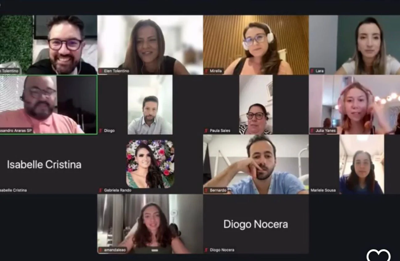 Dra. Elen Tolentino e alunos no encontro mensal ao vivo da Pós em Estomatologia
